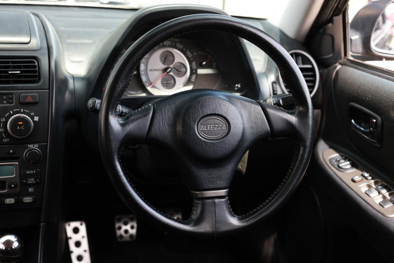 Toyota Altezza  2001