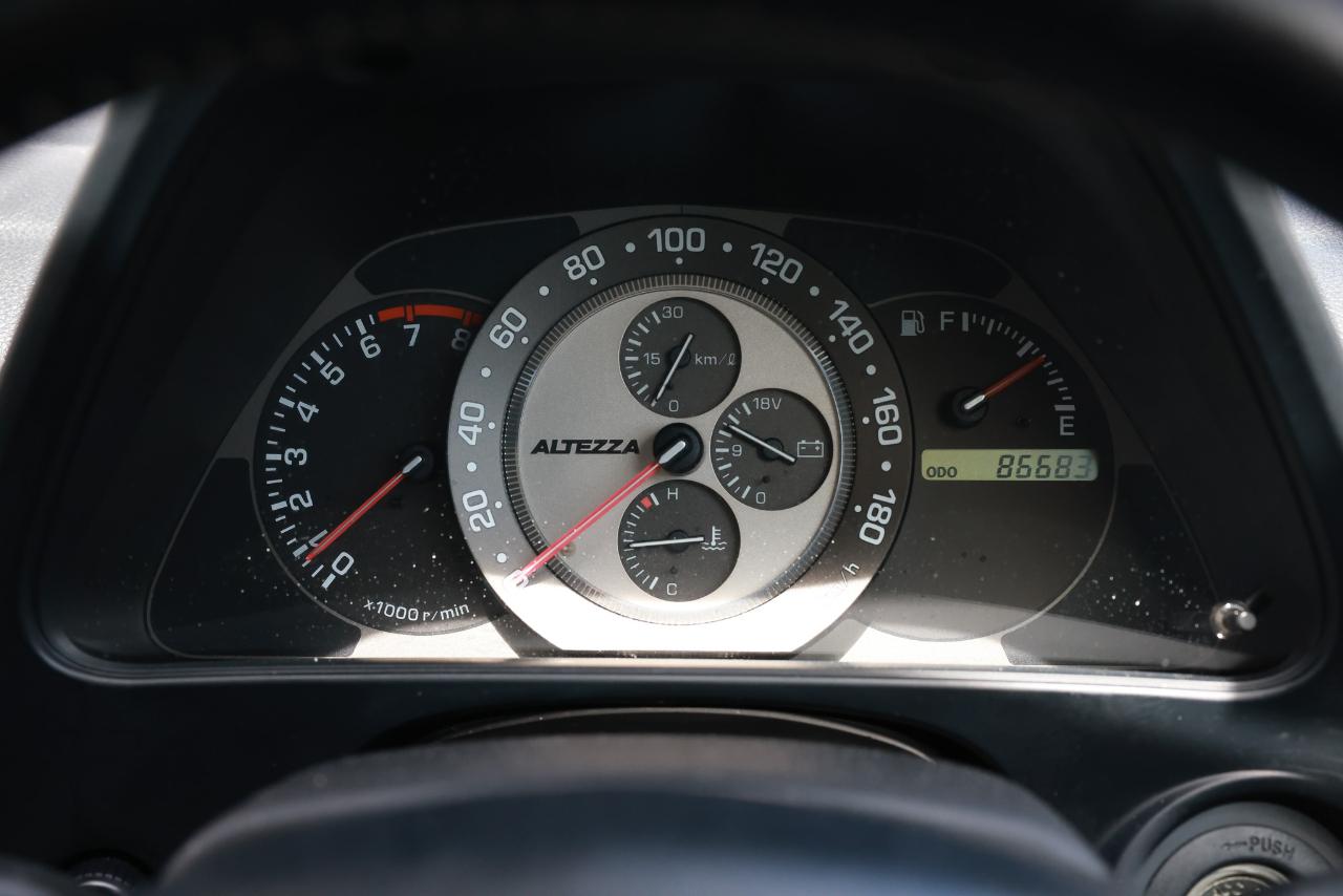 Toyota Altezza  2001