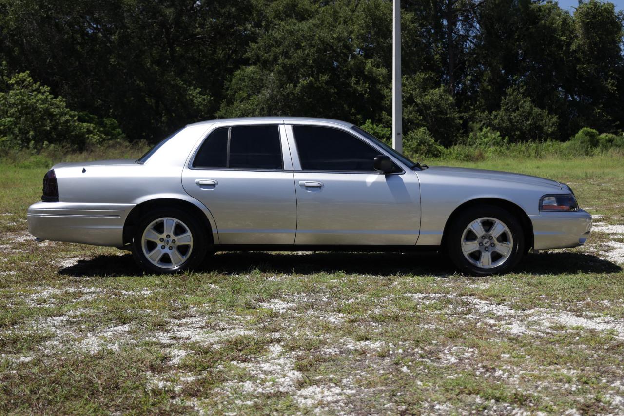 Ford Crown Victoria  2005