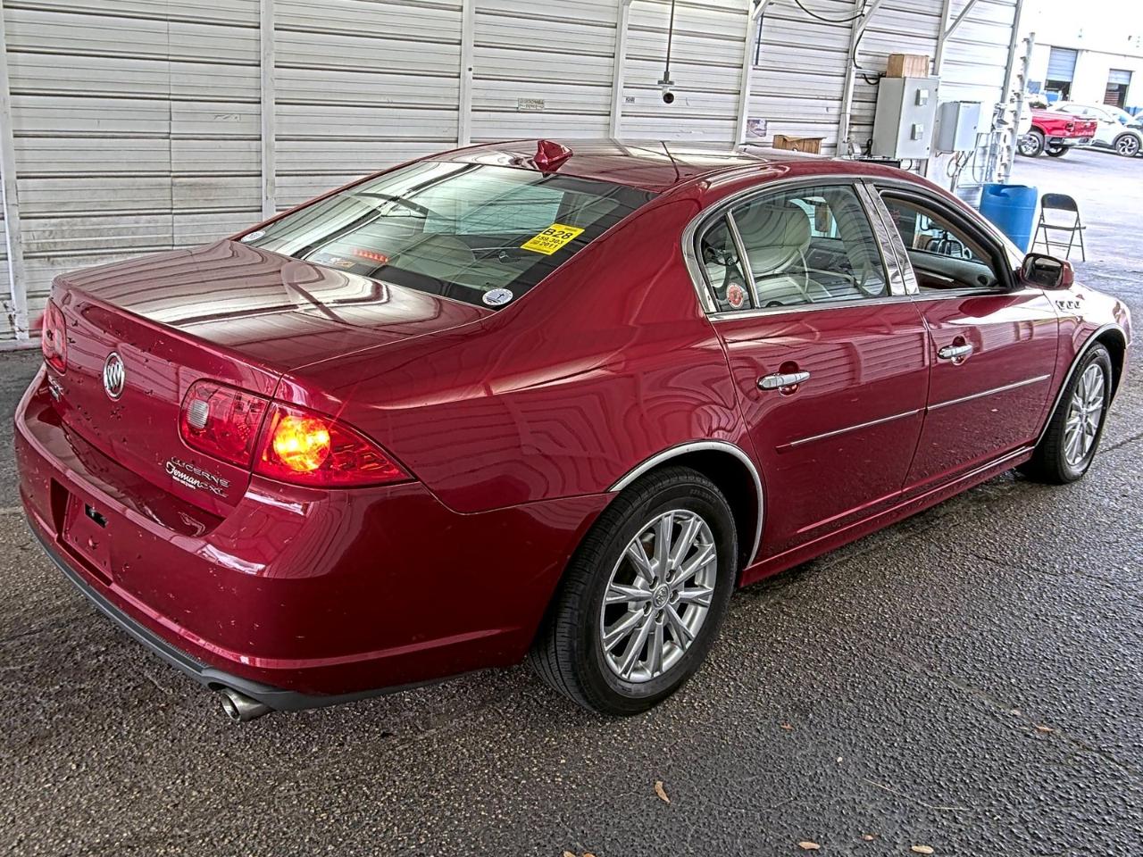 Buick Lucerne  2011