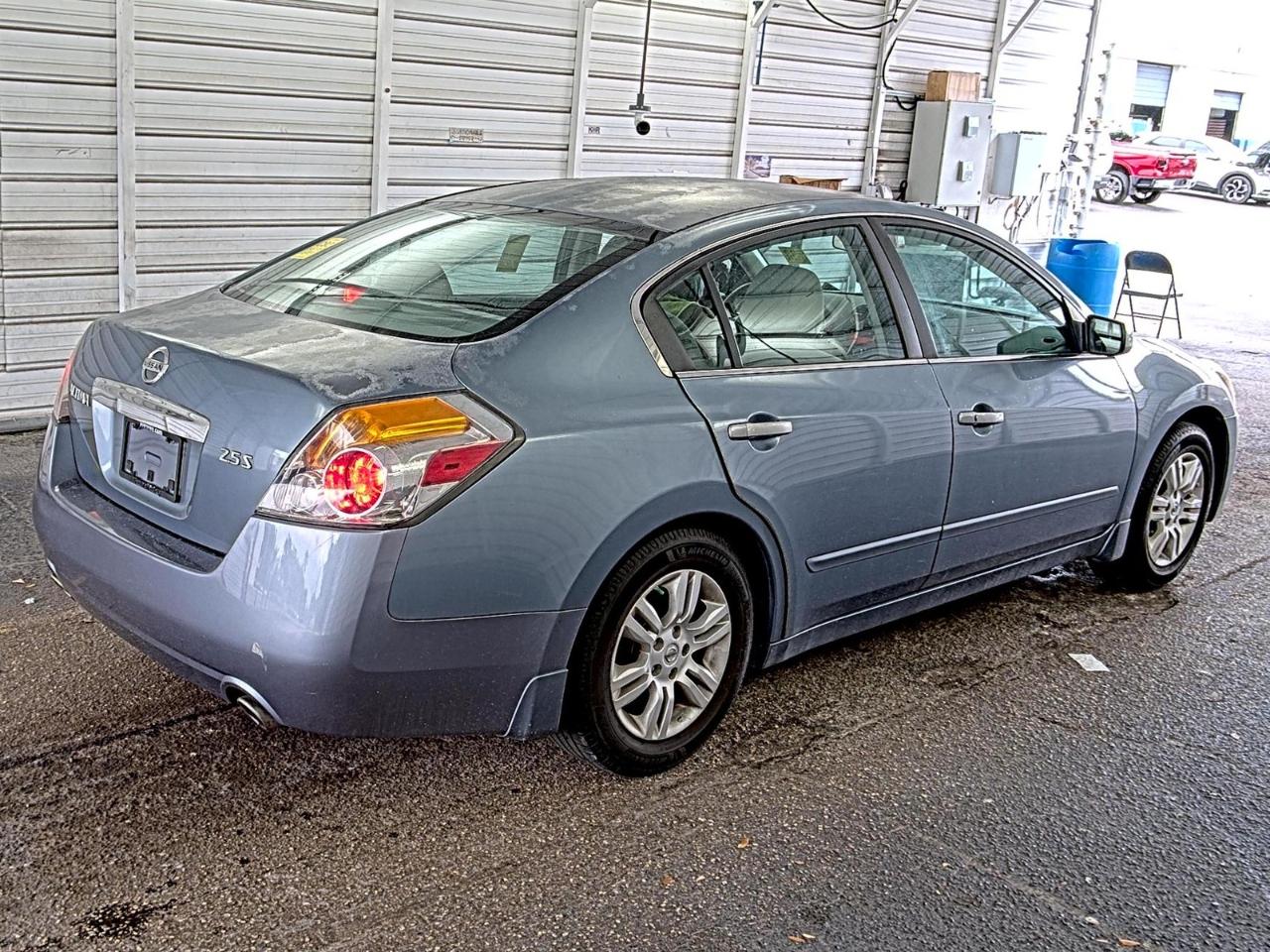 Nissan Altima  2011