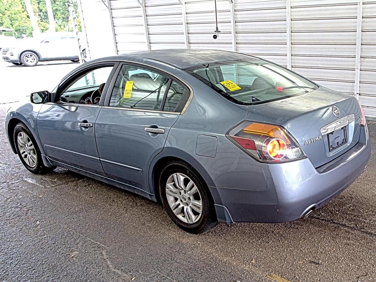 Nissan Altima  2011