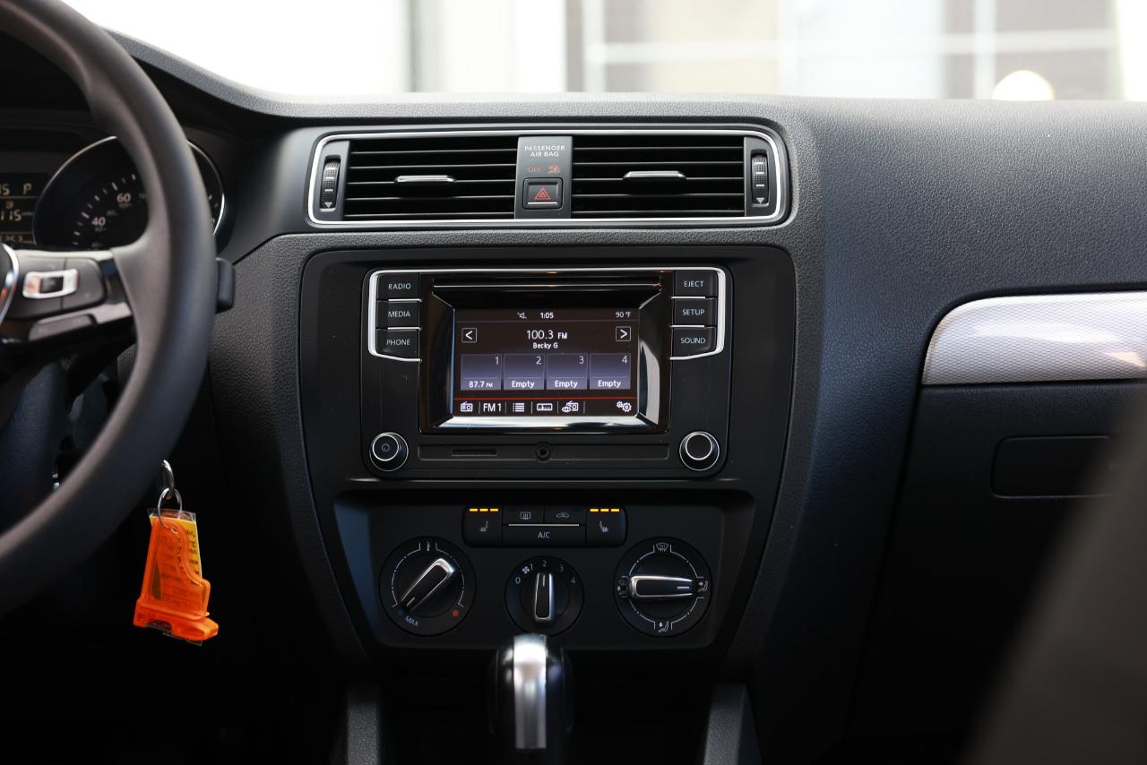 Volkswagen Jetta  2017