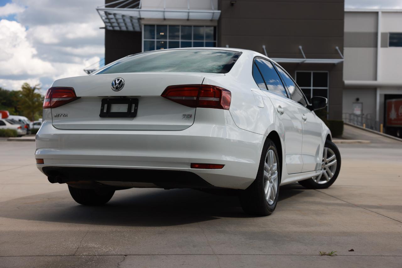 Volkswagen Jetta  2017