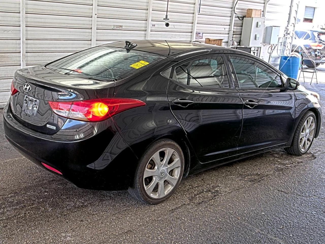 Hyundai Elantra  2013