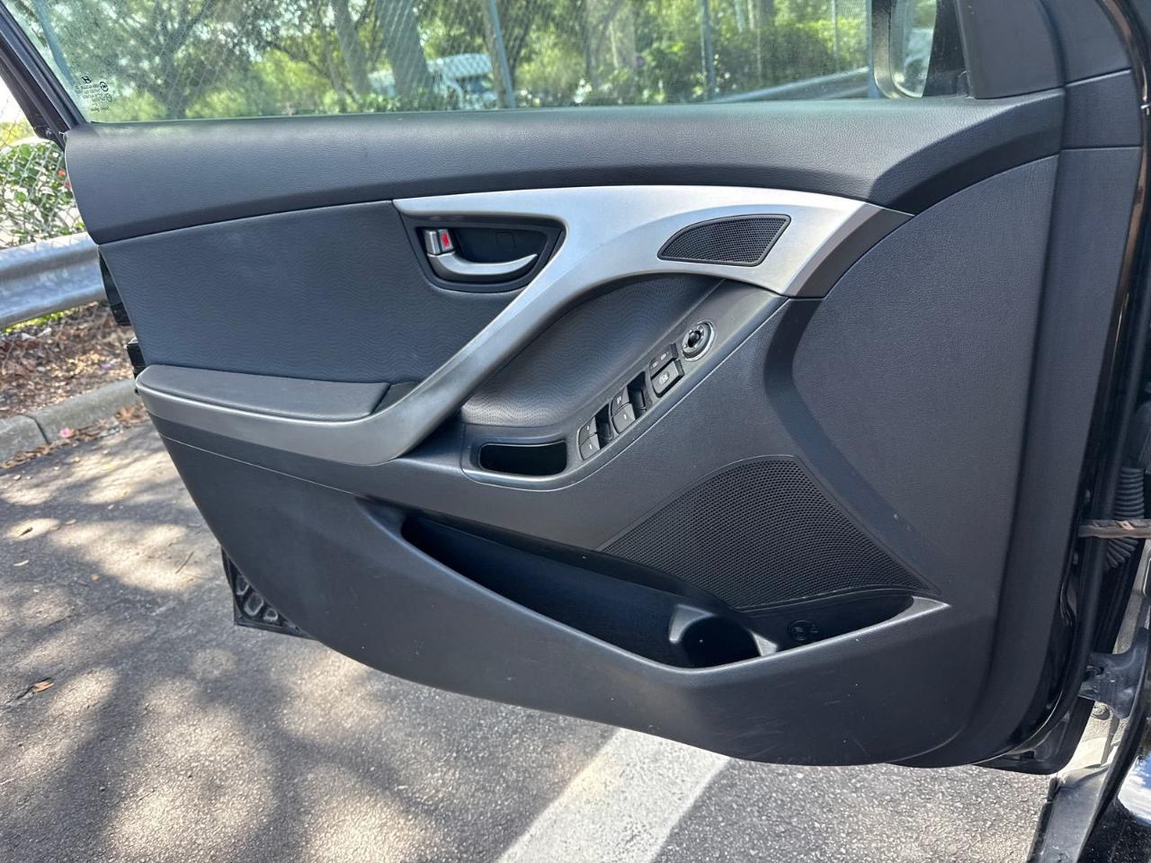 Hyundai Elantra  2013