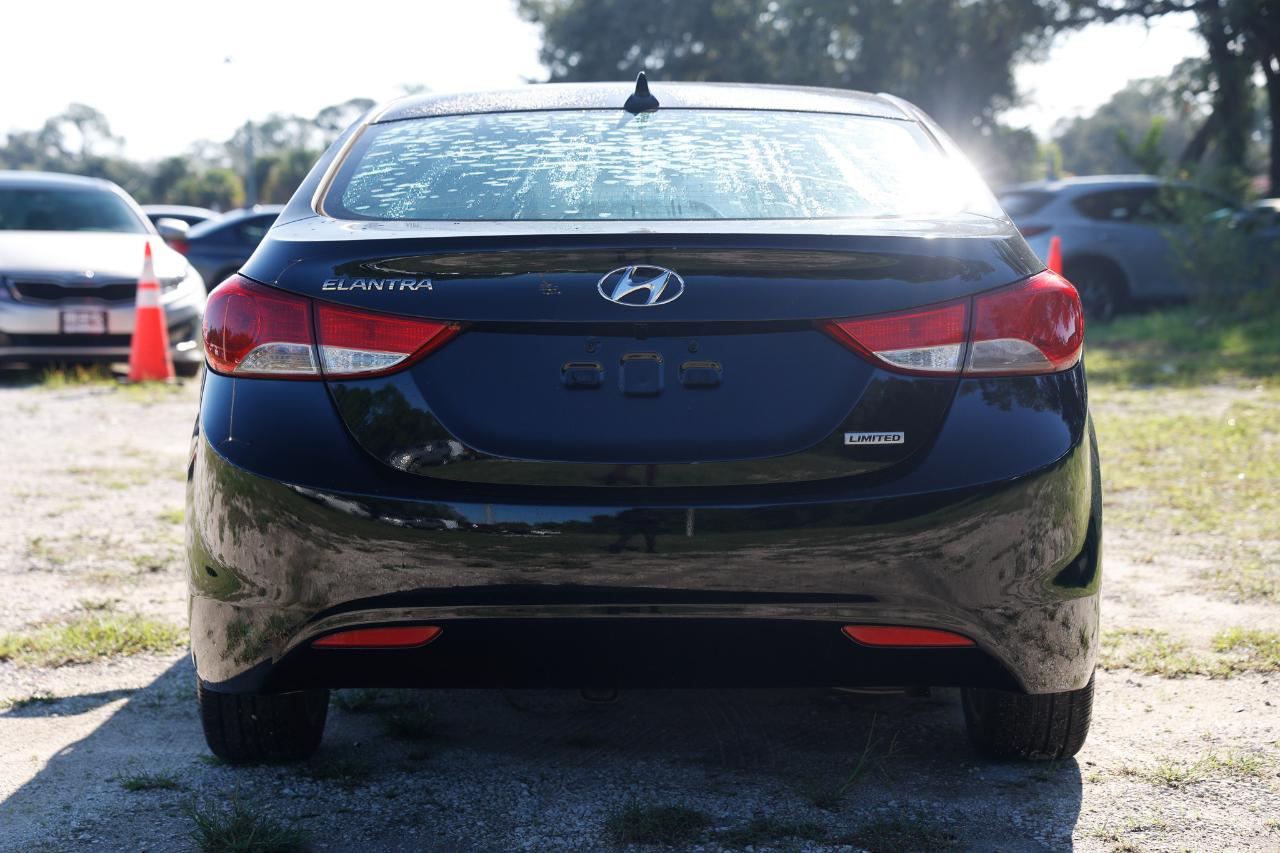 Hyundai Elantra  2013