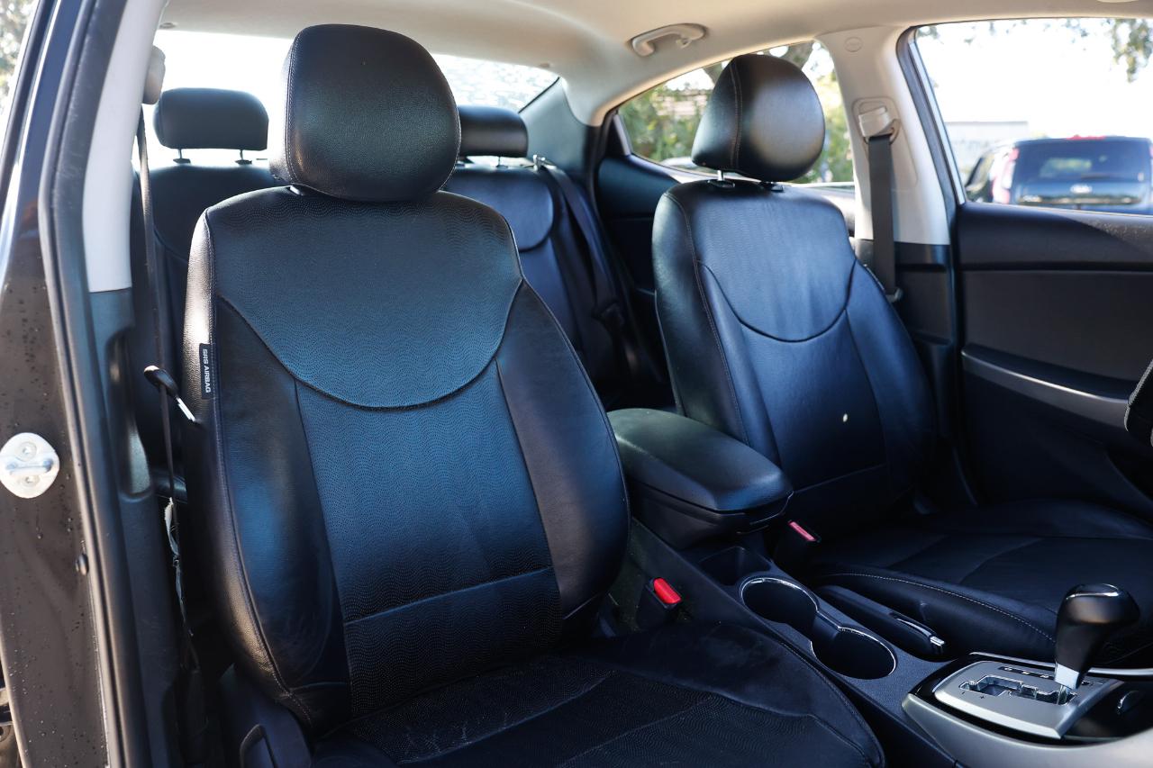 Hyundai Elantra  2013