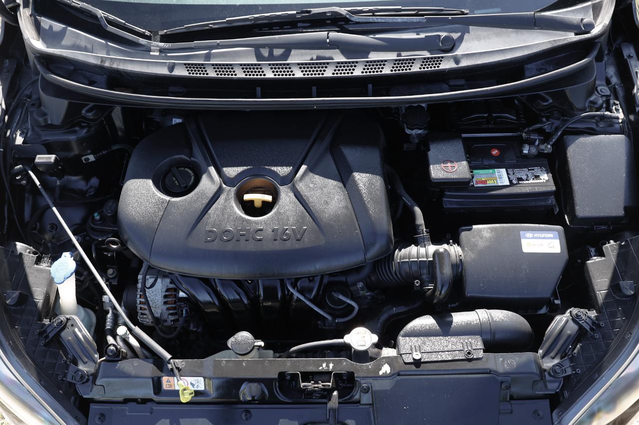 Hyundai Elantra  2013