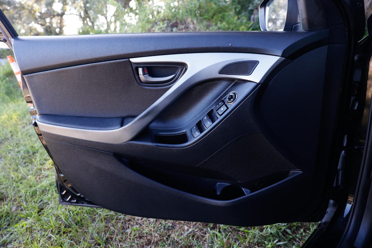 Hyundai Elantra  2013