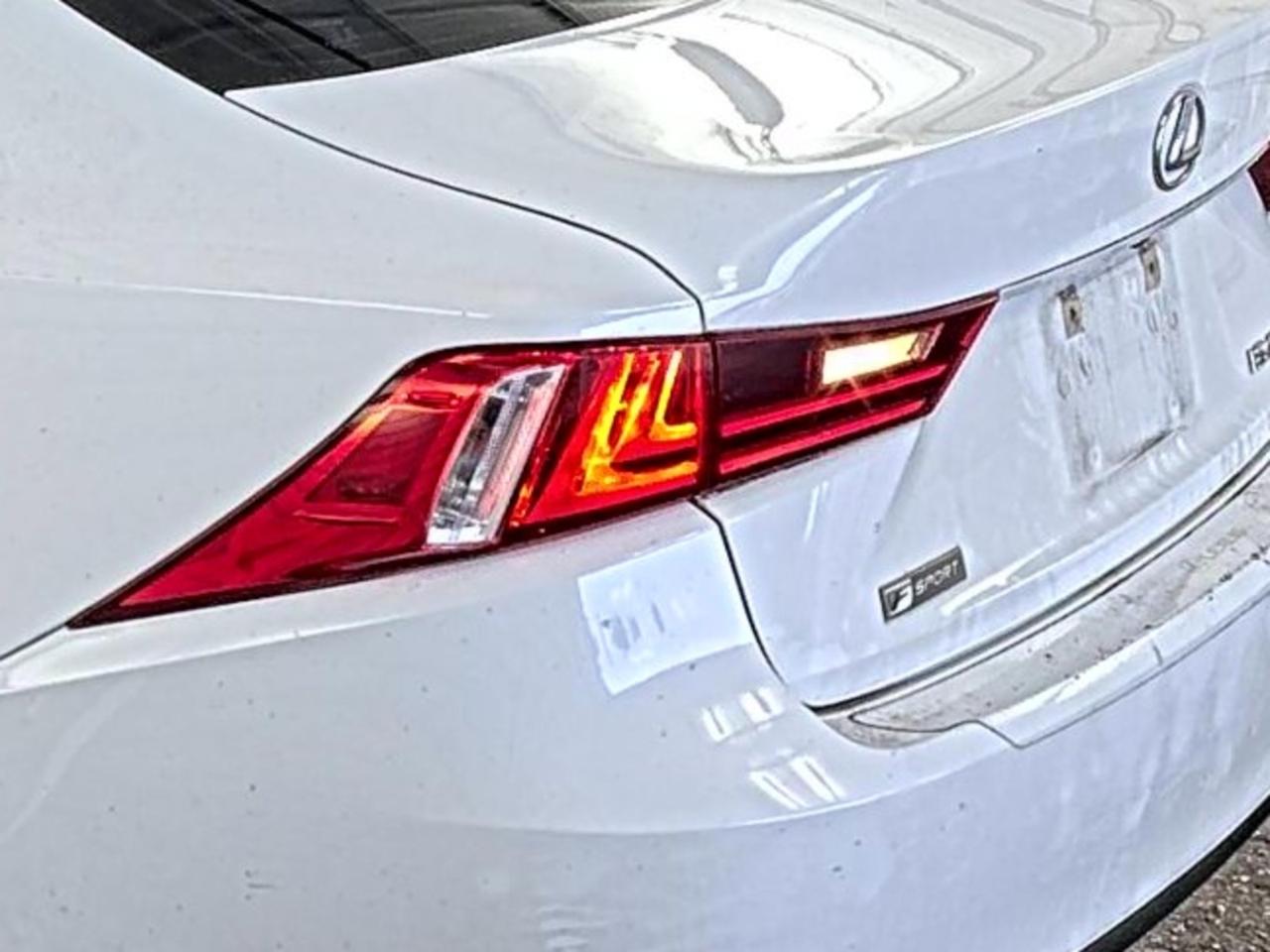 Lexus IS 200t  2016
