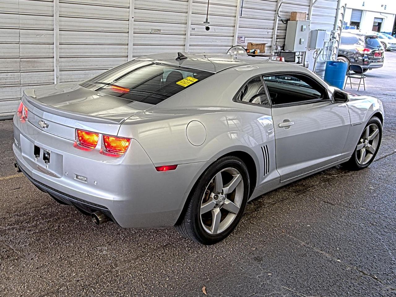 Chevrolet Camaro photo 3