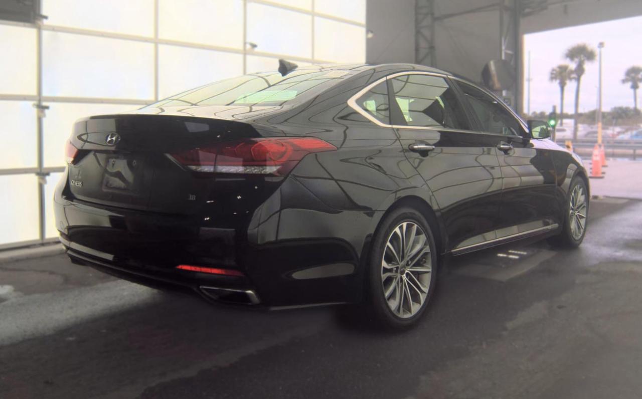 Hyundai Genesis  2015