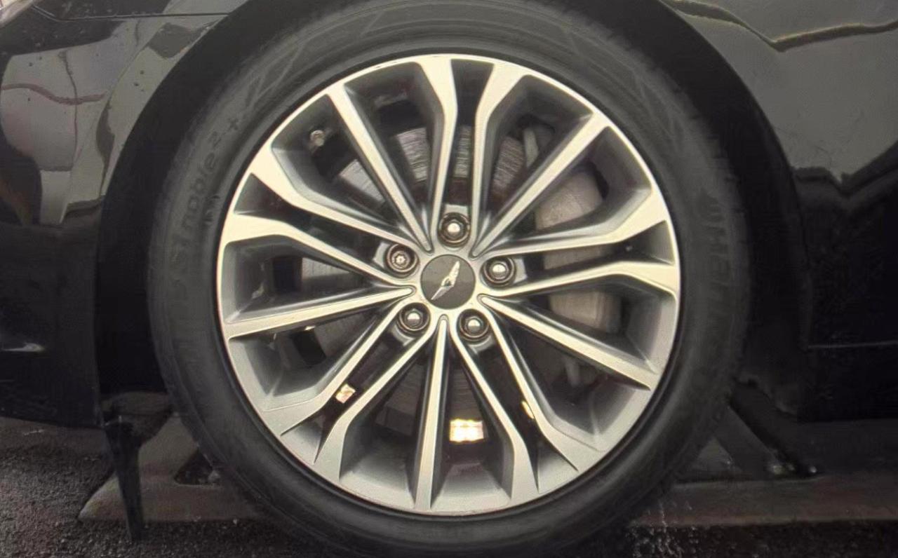 Hyundai Genesis  2015