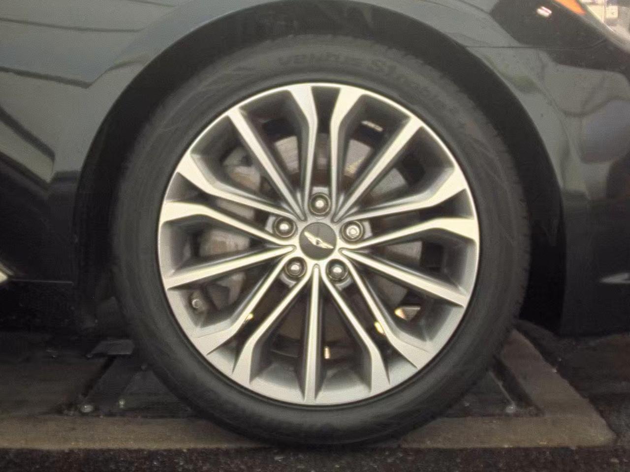 Hyundai Genesis  2015