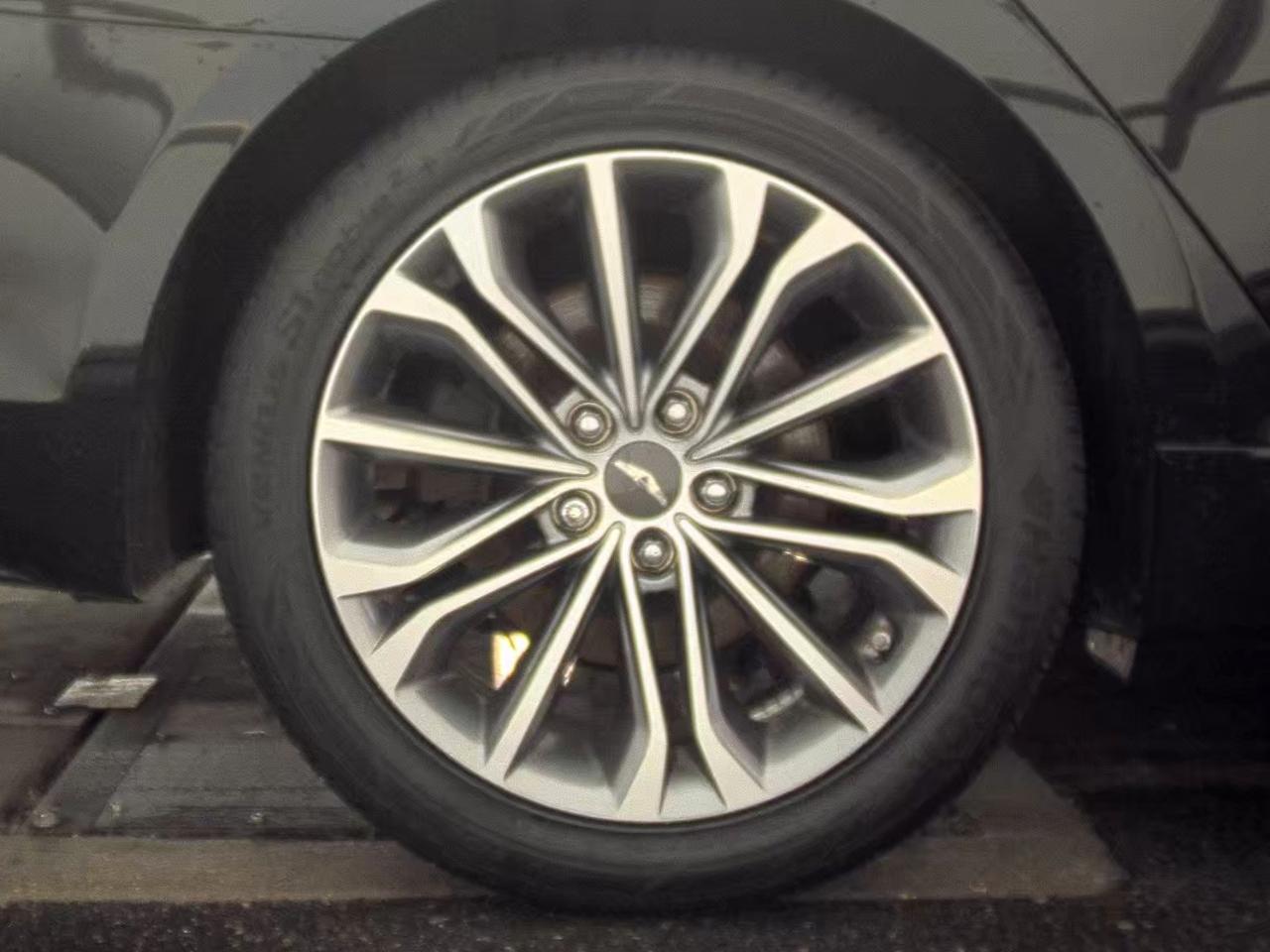 Hyundai Genesis  2015