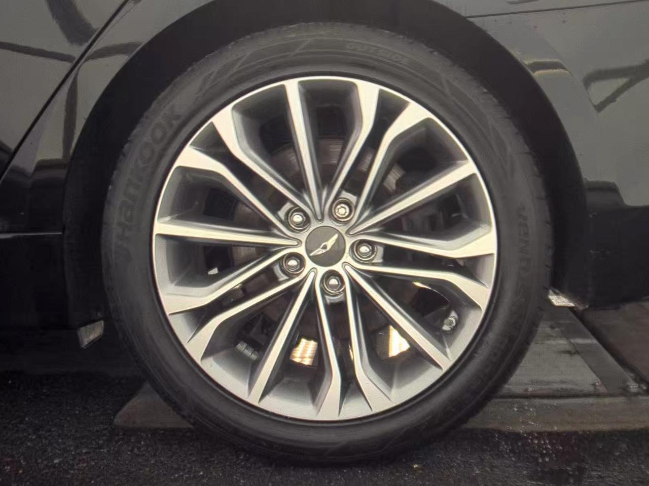 Hyundai Genesis  2015