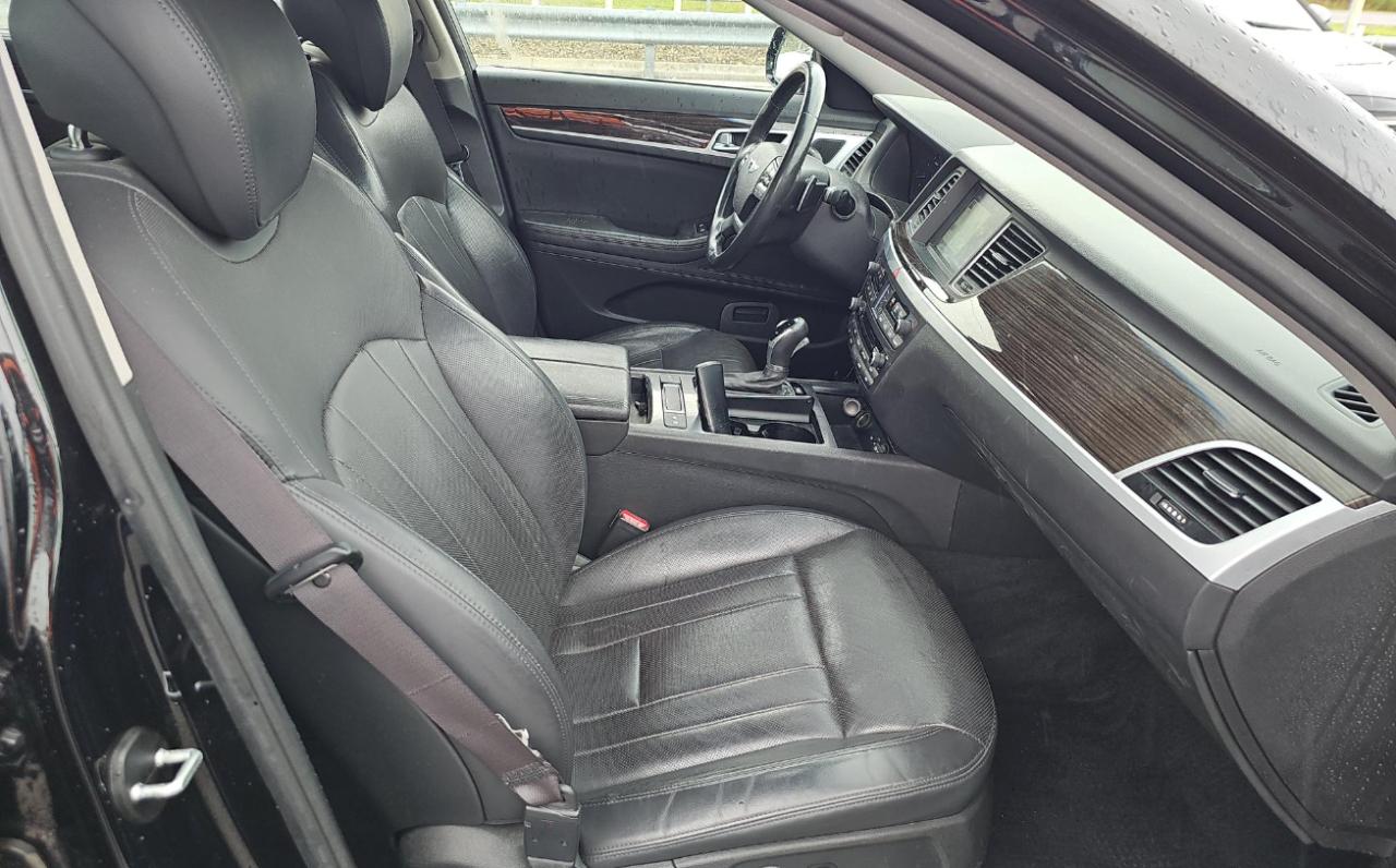 Hyundai Genesis  2015