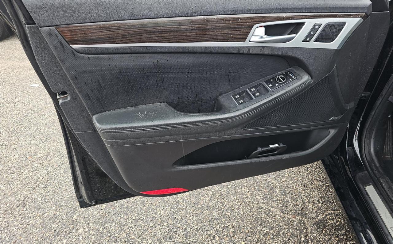 Hyundai Genesis  2015