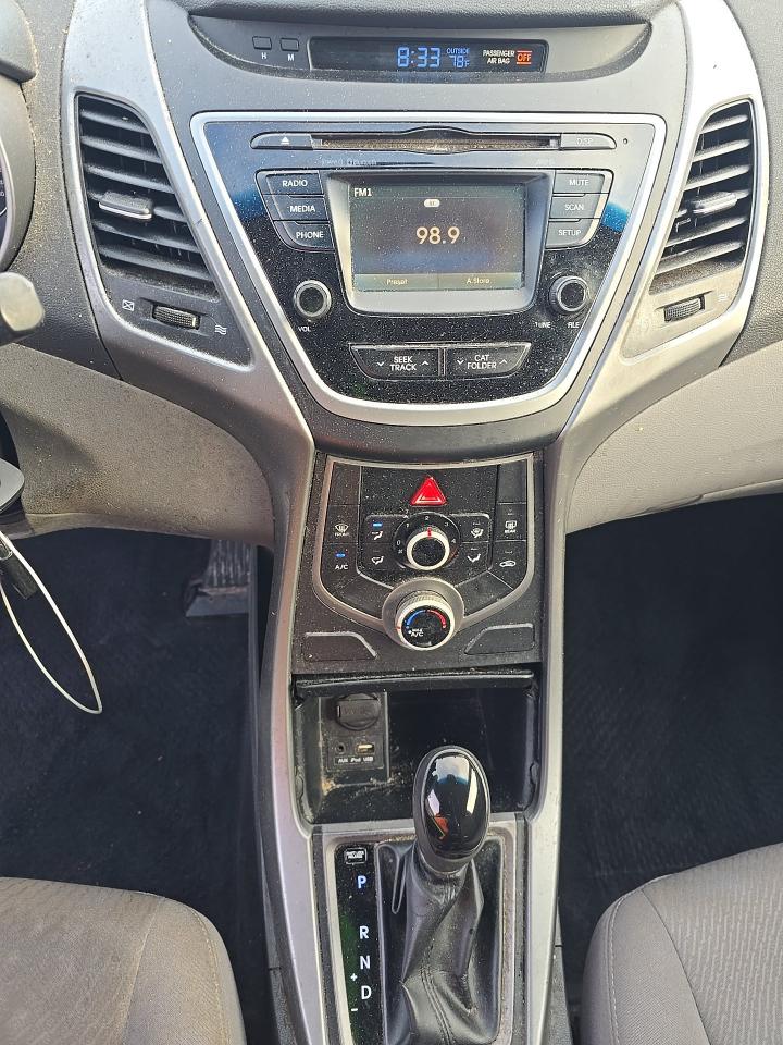 Hyundai Elantra  2015