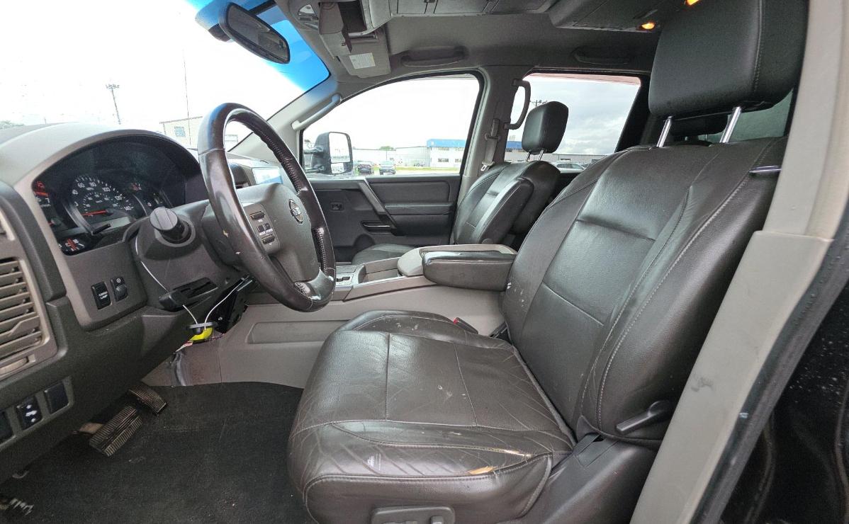 Nissan Titan  2004