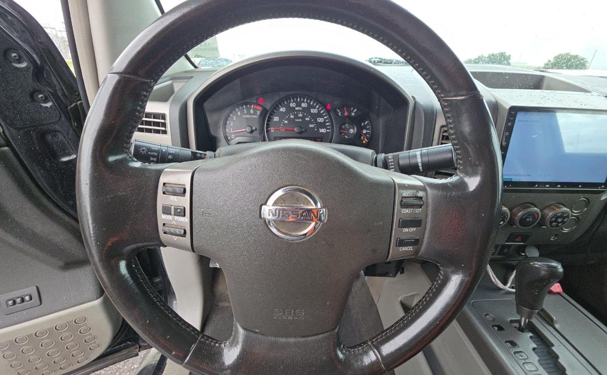 Nissan Titan  2004