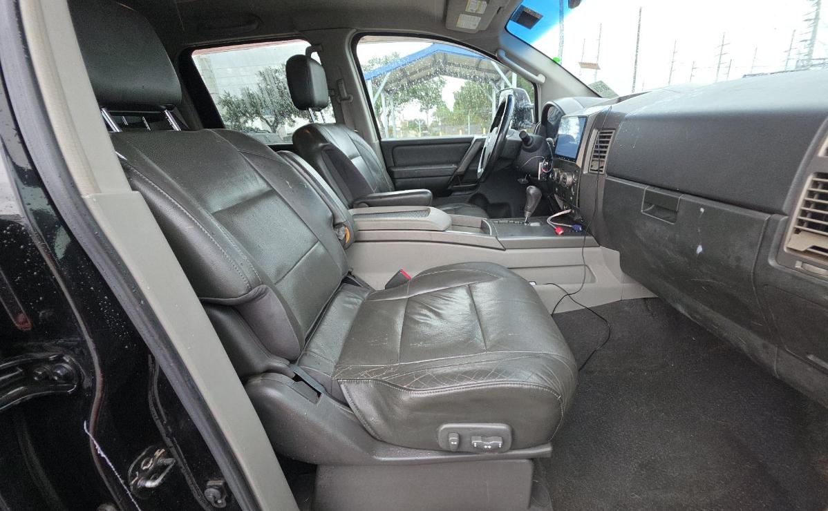 Nissan Titan  2004