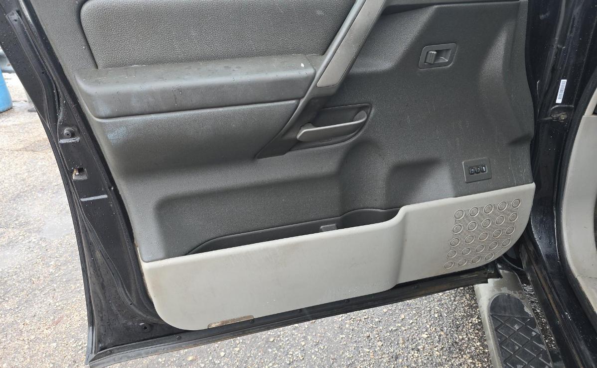 Nissan Titan  2004