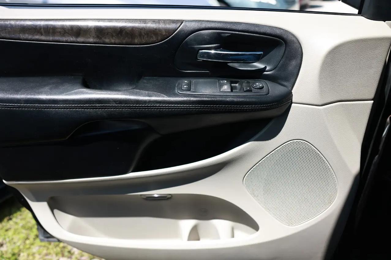 Dodge Grand Caravan  2011
