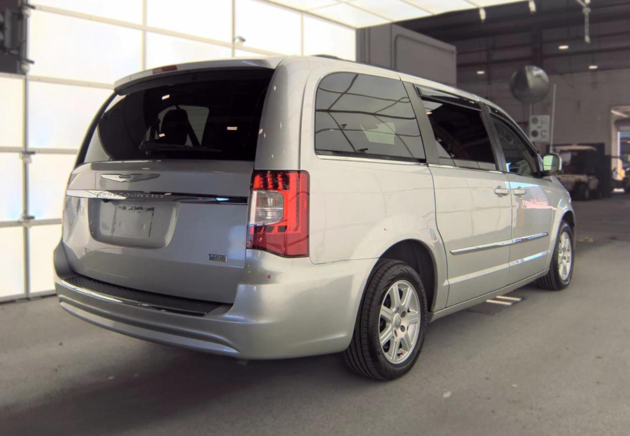 Chrysler Town & Country  2012