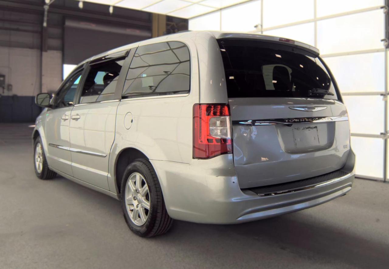 Chrysler Town & Country  2012