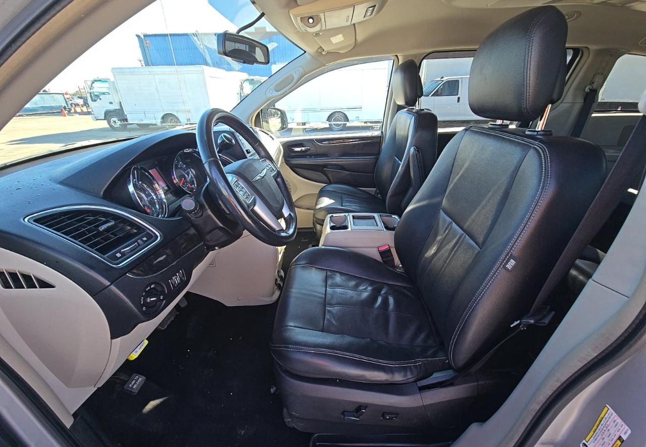 Chrysler Town & Country  2012