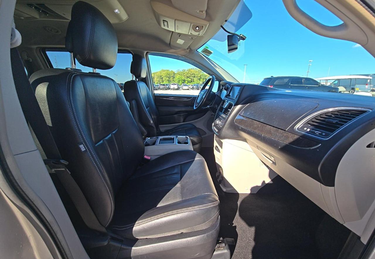 Chrysler Town & Country  2012