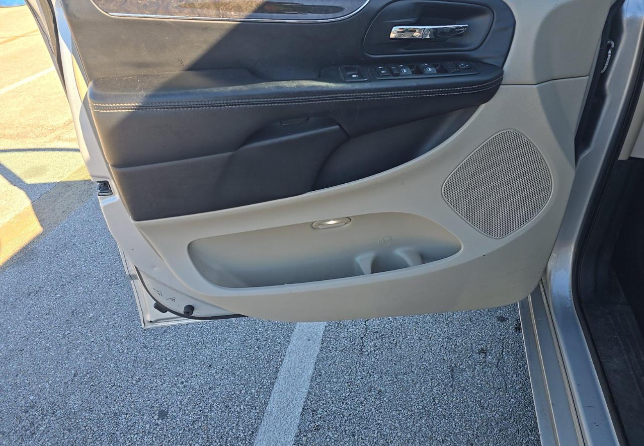 Chrysler Town & Country  2012
