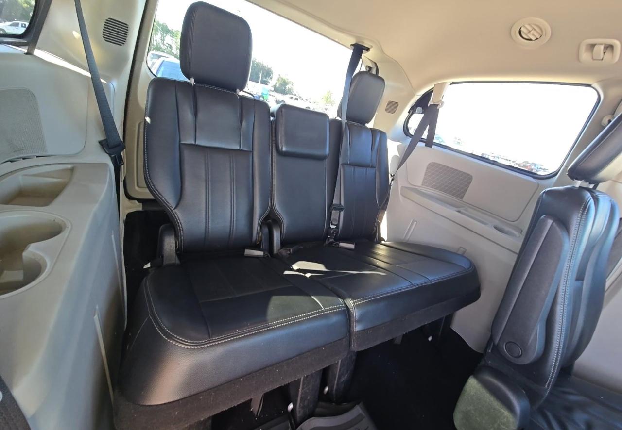 Chrysler Town & Country  2012