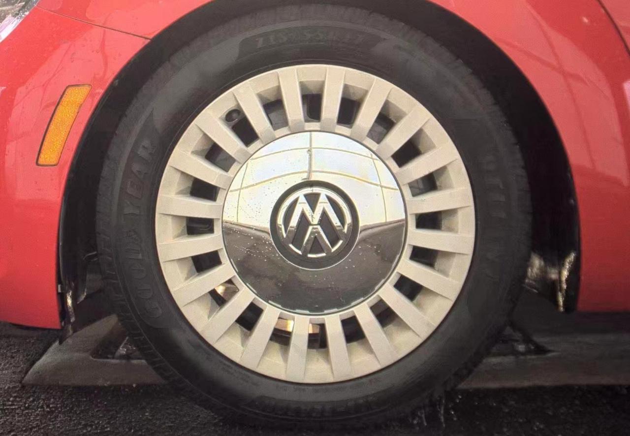 Volkswagen Beetle Convertible  2015