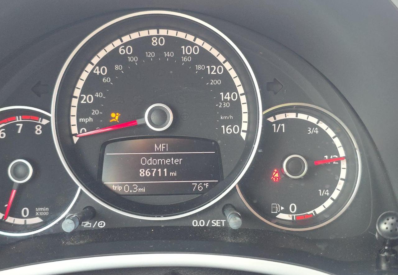 Volkswagen Beetle Convertible  2015