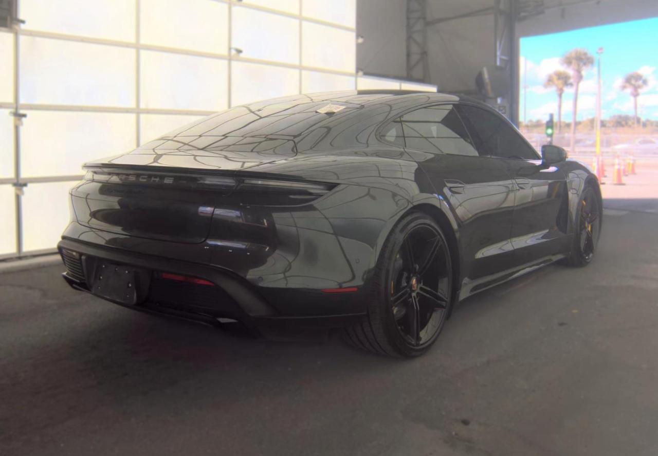 Porsche Taycan  2020