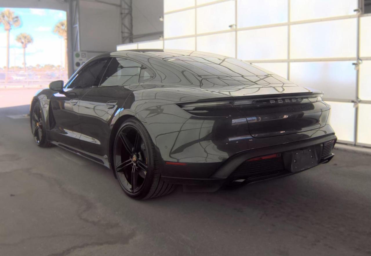 Porsche Taycan  2020