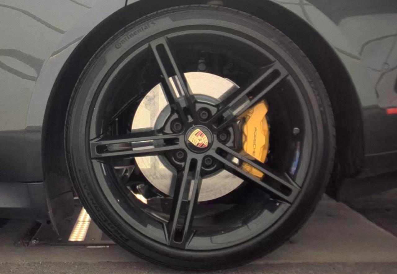 Porsche Taycan  2020