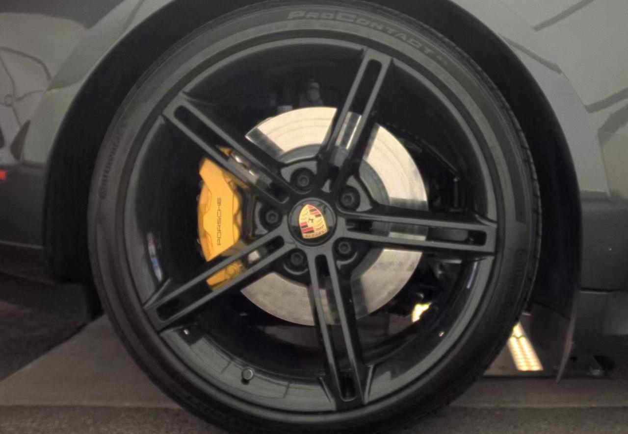 Porsche Taycan  2020