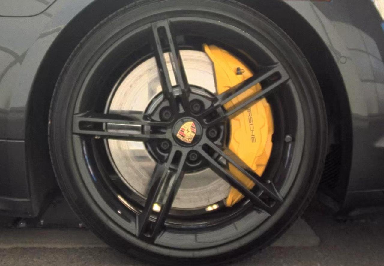 Porsche Taycan  2020