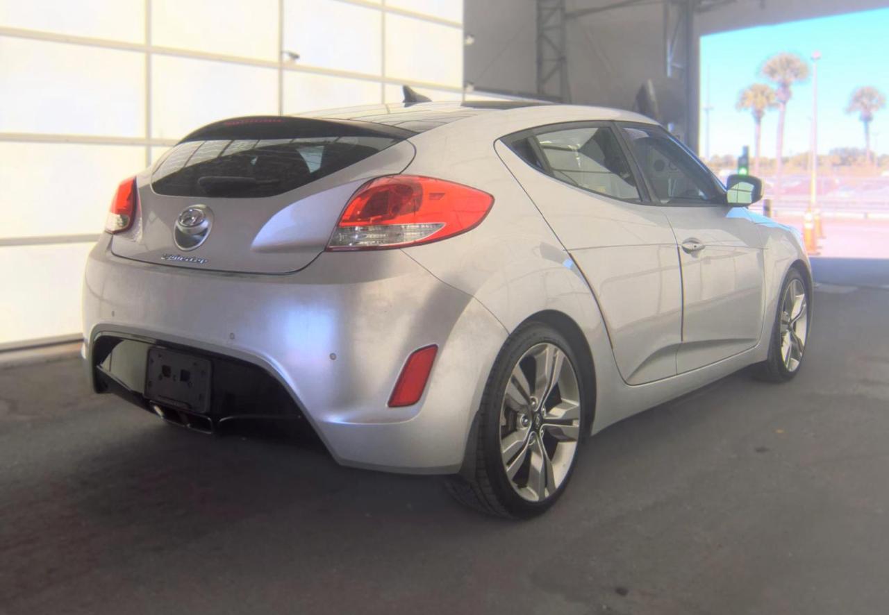 Hyundai Veloster  2013