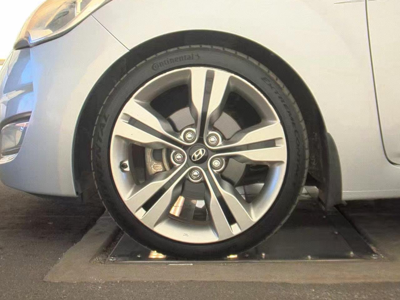 Hyundai Veloster  2013