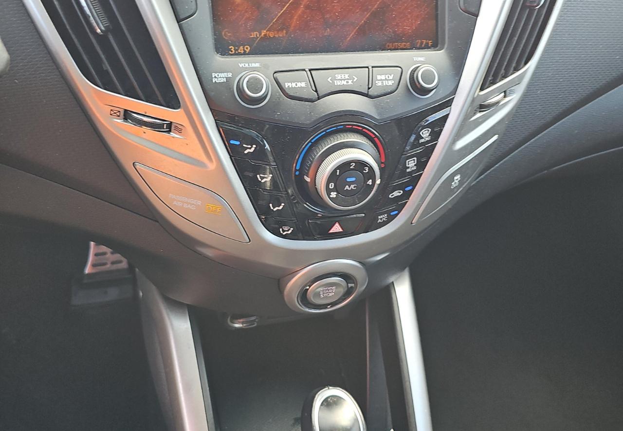 Hyundai Veloster  2013