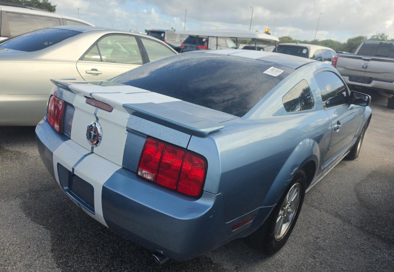 Ford Mustang  2007