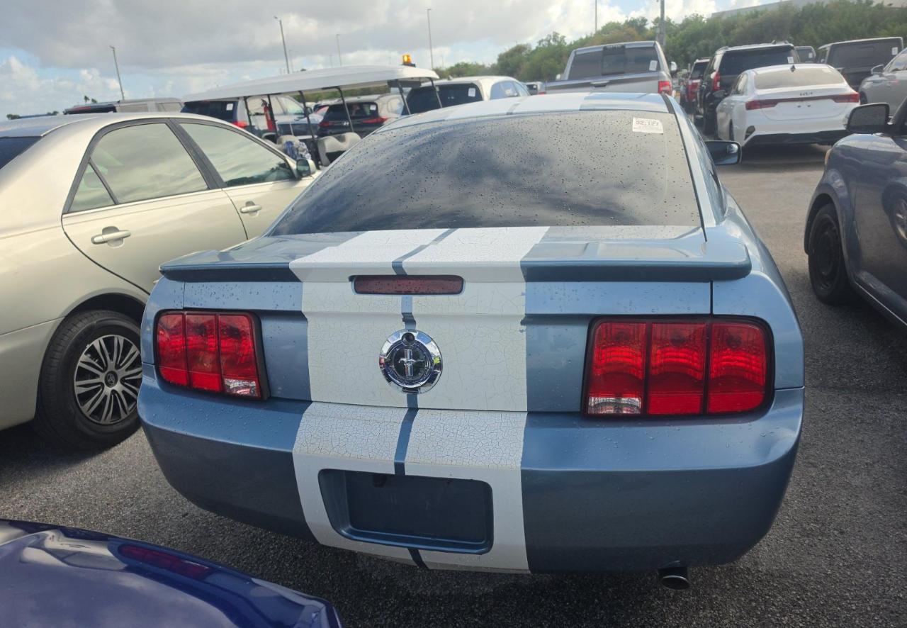 Ford Mustang  2007