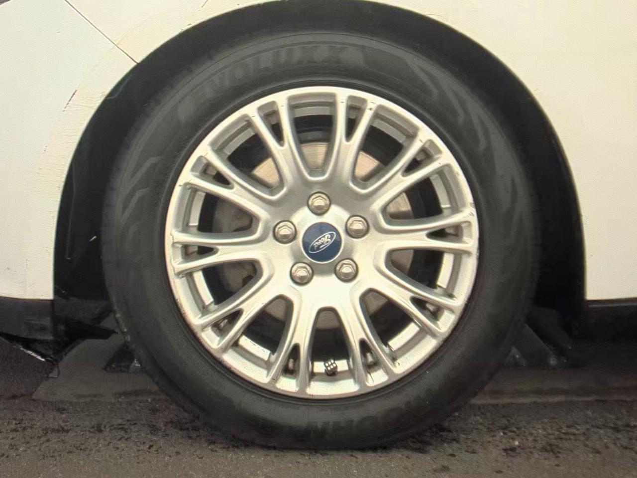 Ford Focus  2012