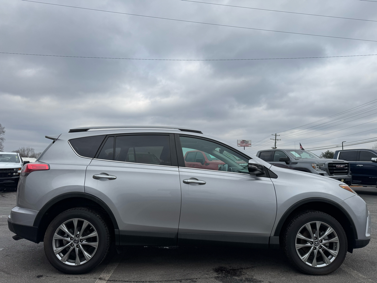 Toyota RAV4 Limited FWD 2017