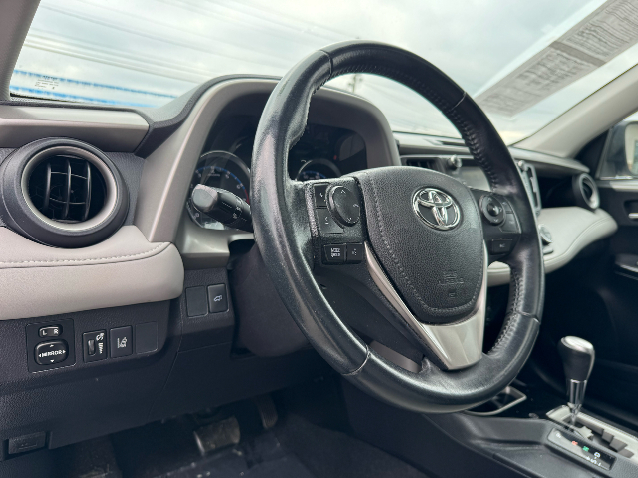 Toyota RAV4 Limited FWD 2017